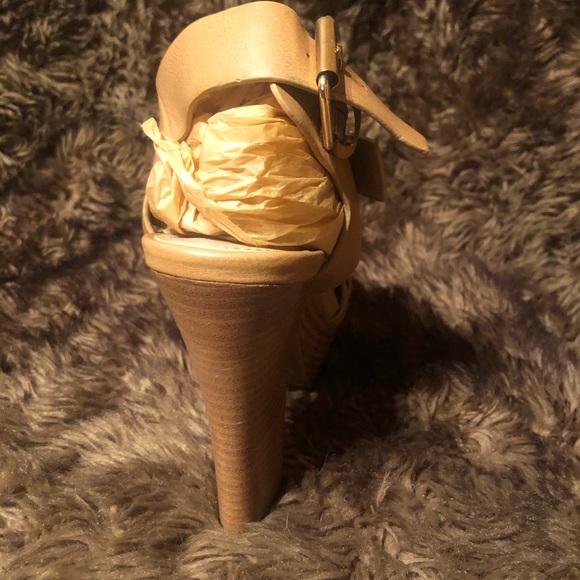 Women’s Cute Chunky Heel Sandal - Picture 4 of 8